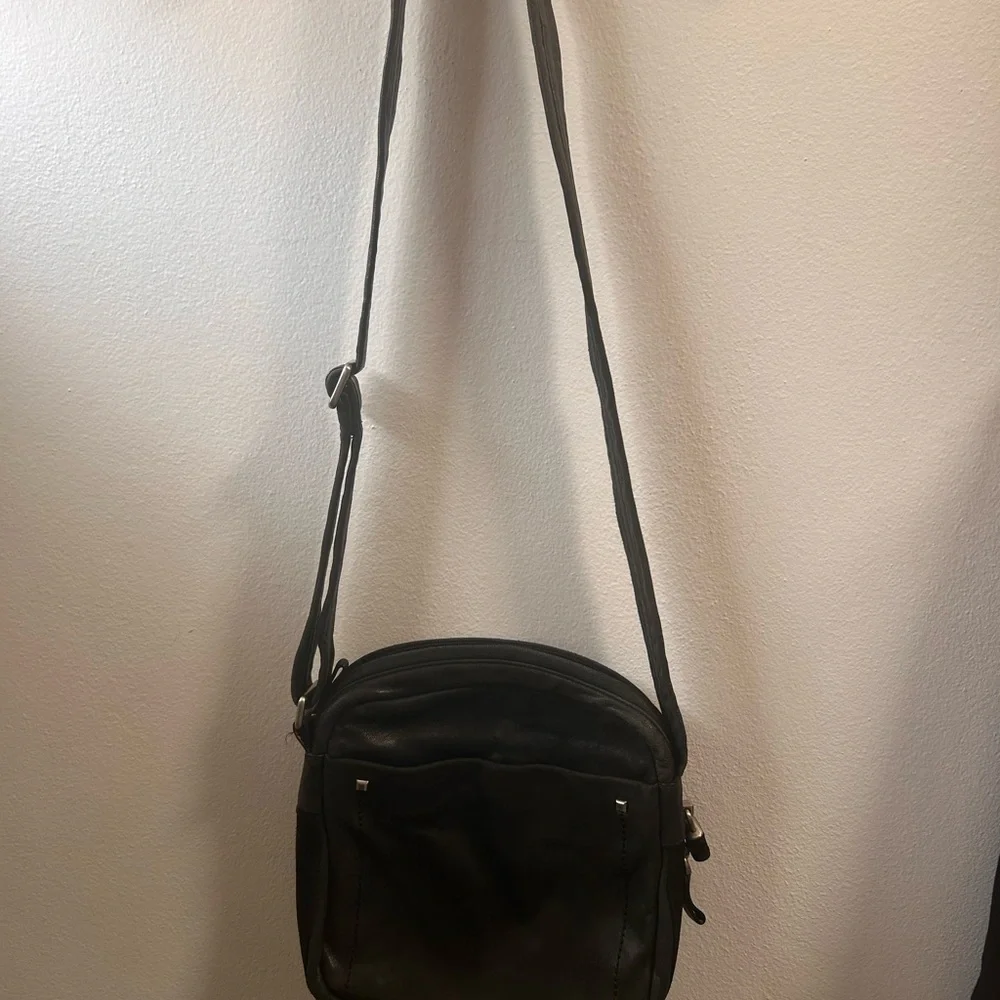 Tumi Black Leather and Suede Men's Messenger Shoulder Bag - Picture 2 of 12